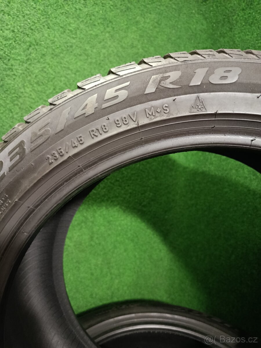 4ks zimni 235/45/18 Pirelli - 2