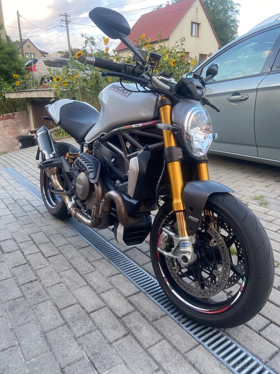 Ducati Monster 1200S - 2
