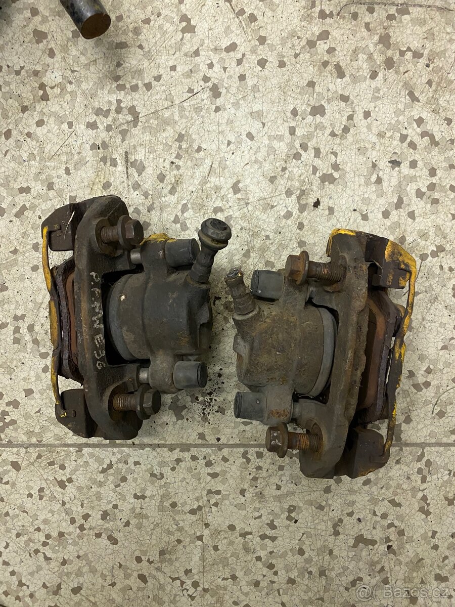 Přední brzdiče bmw e36 - 2