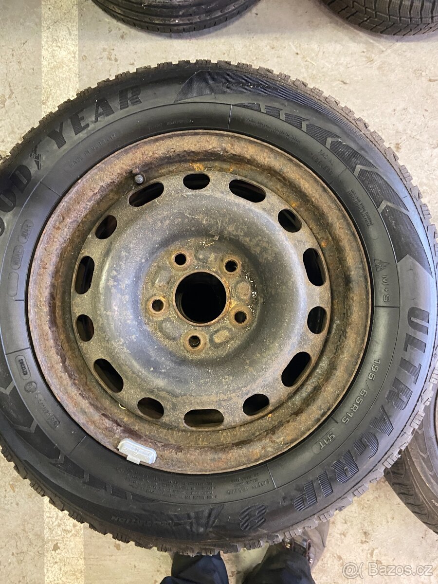 Zimní pneu 195/65 R15 Goodyear - 2