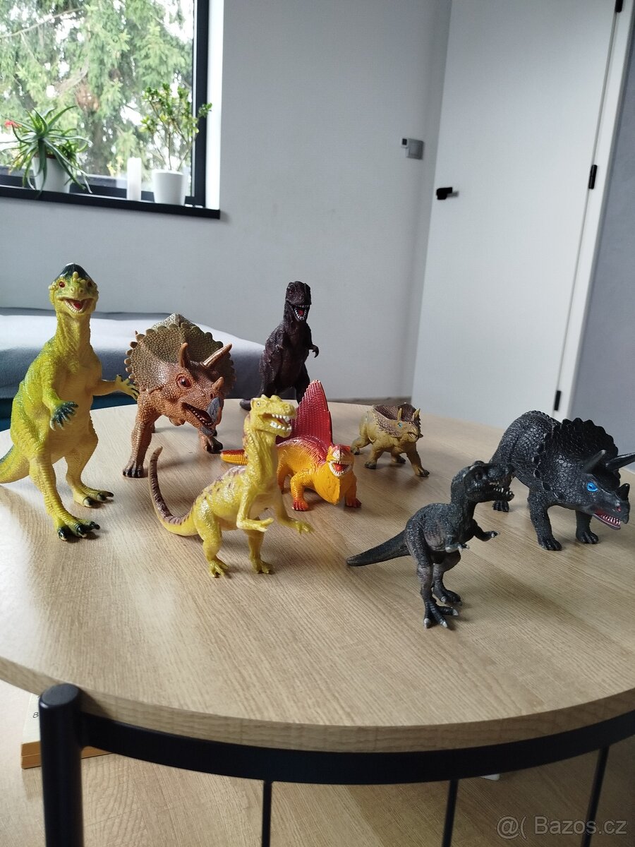 Figurky Dinosaurů (celkem 8ks) krásný stav - 2