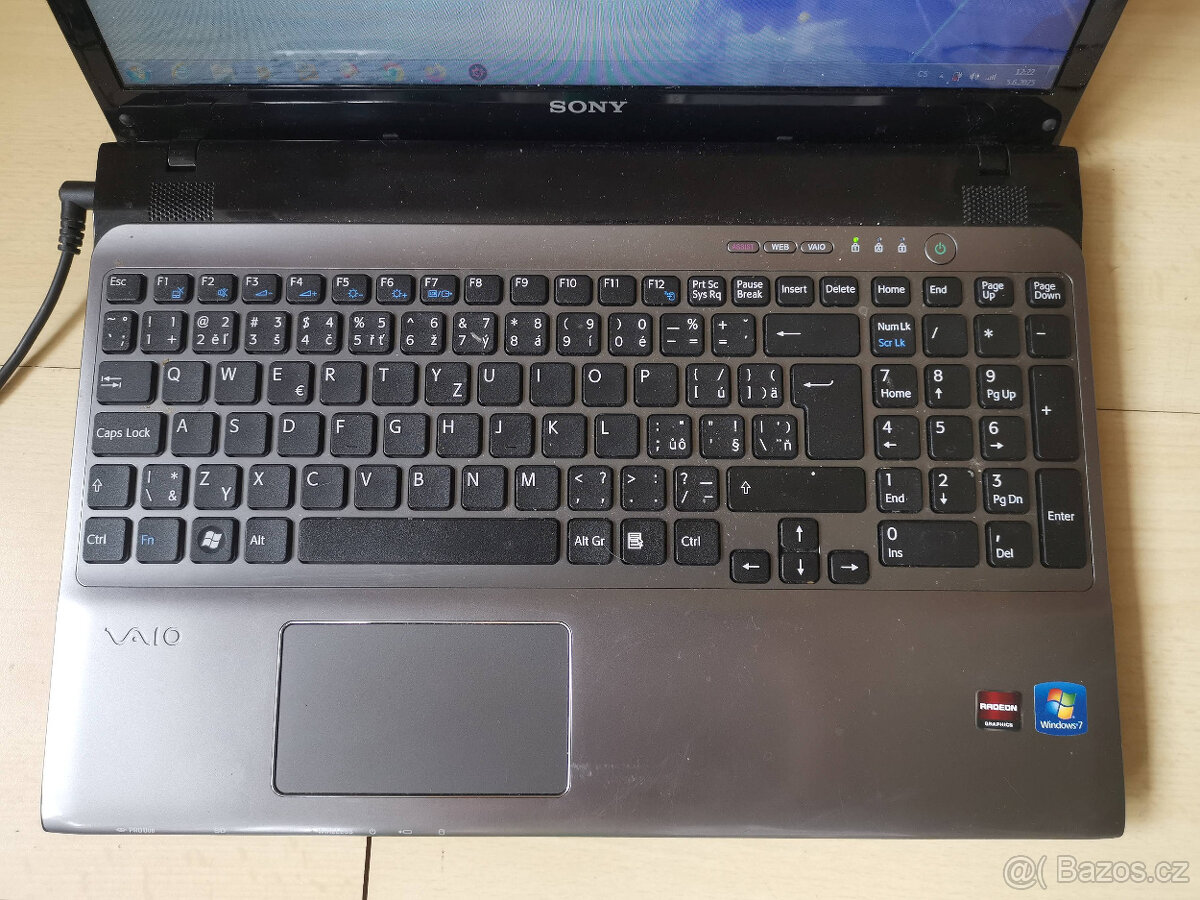 SONY VAIO SVE1511H1ESI - výborný stav - 2