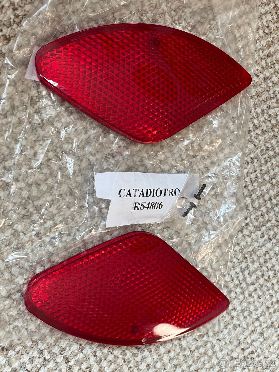 Odrazky Piaggio Beverly na topcase 48 litrů - 2