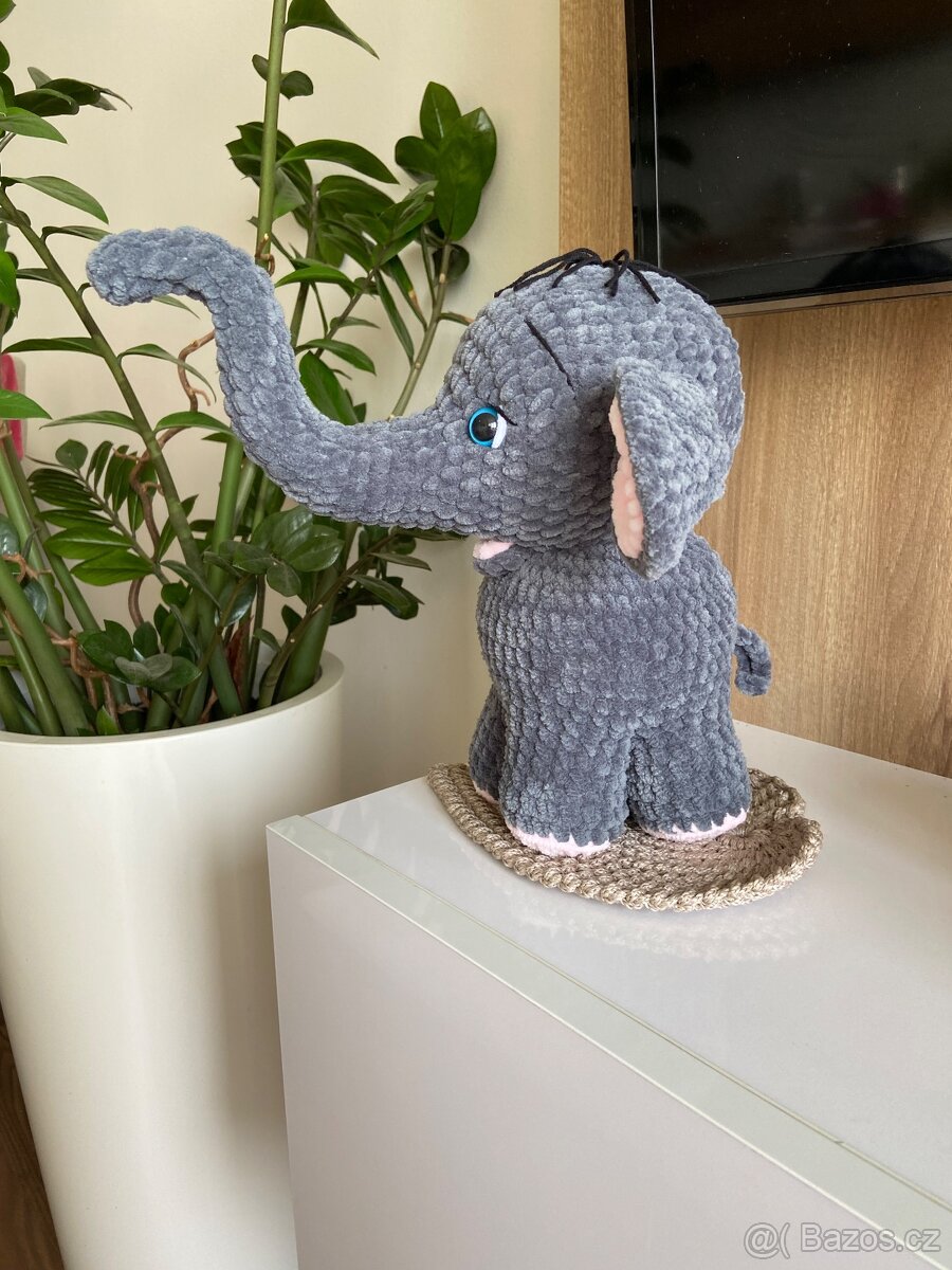 Háčkovaný SLONÍK - 2
