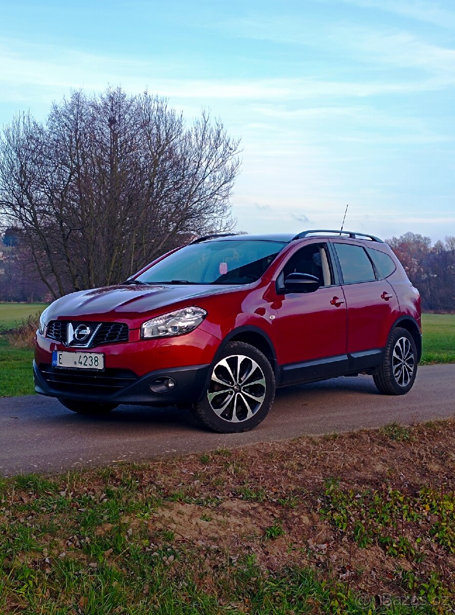 Nissan Qashqai Tekna 1.6i 86kw, 12/2013, 7 míst - 2