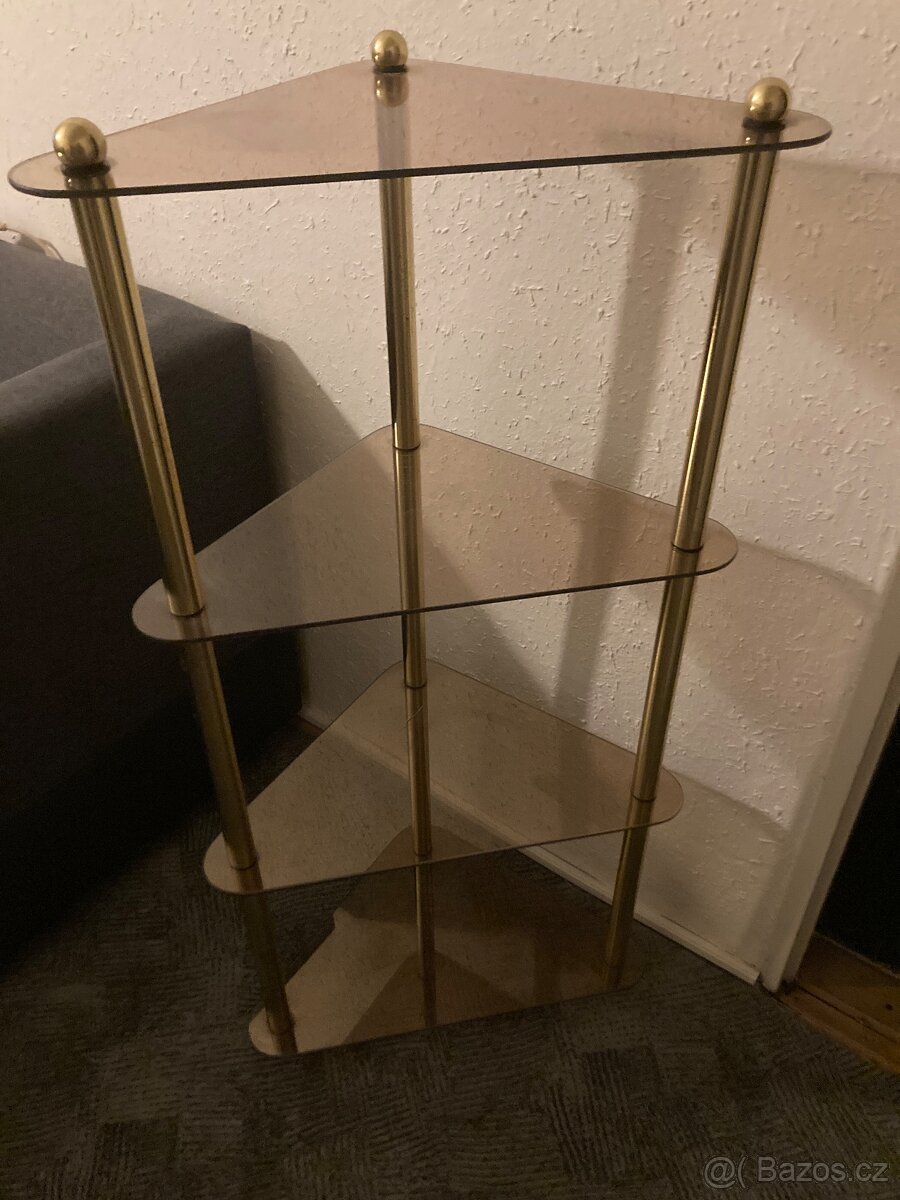 Rohový policový stojan - 2