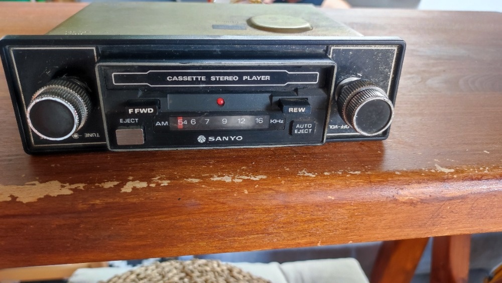 Retro autorádio SANYO - kazetový přehrávač AM - plně funkční - 2