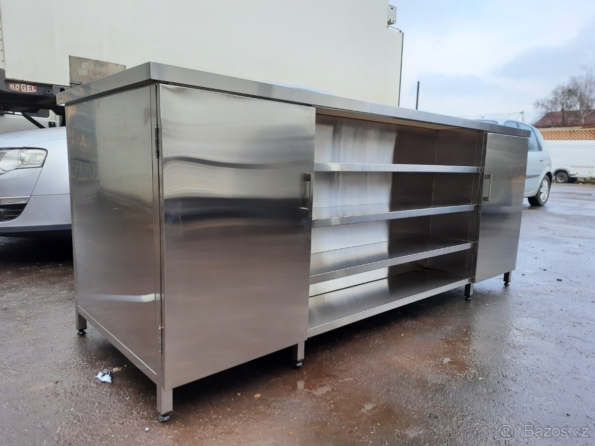 Nerezovy gastro stul se zadním lemem - 2