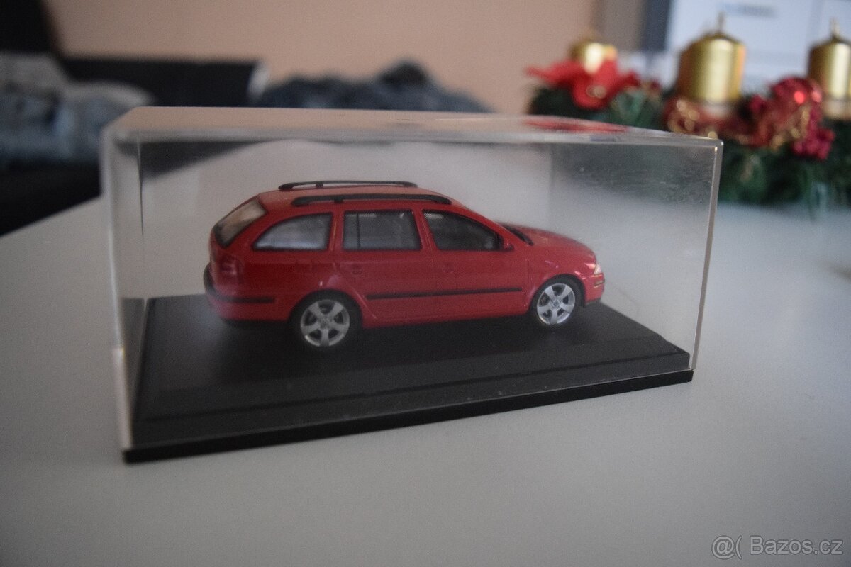 Škoda Octavia Combi 2004 červená 1:43 - Abrex - 2