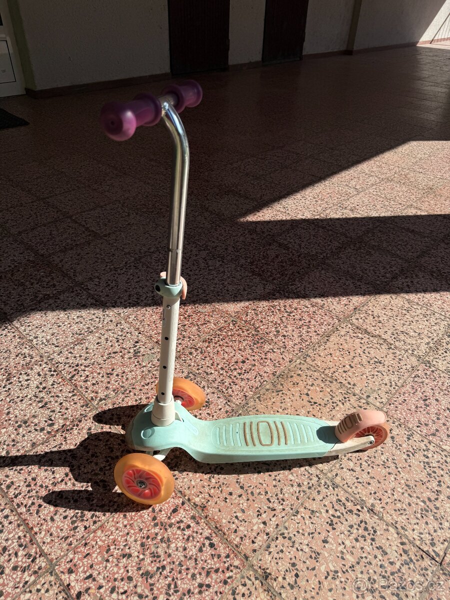 Dětská koloběžka - svítící kolečka - 2