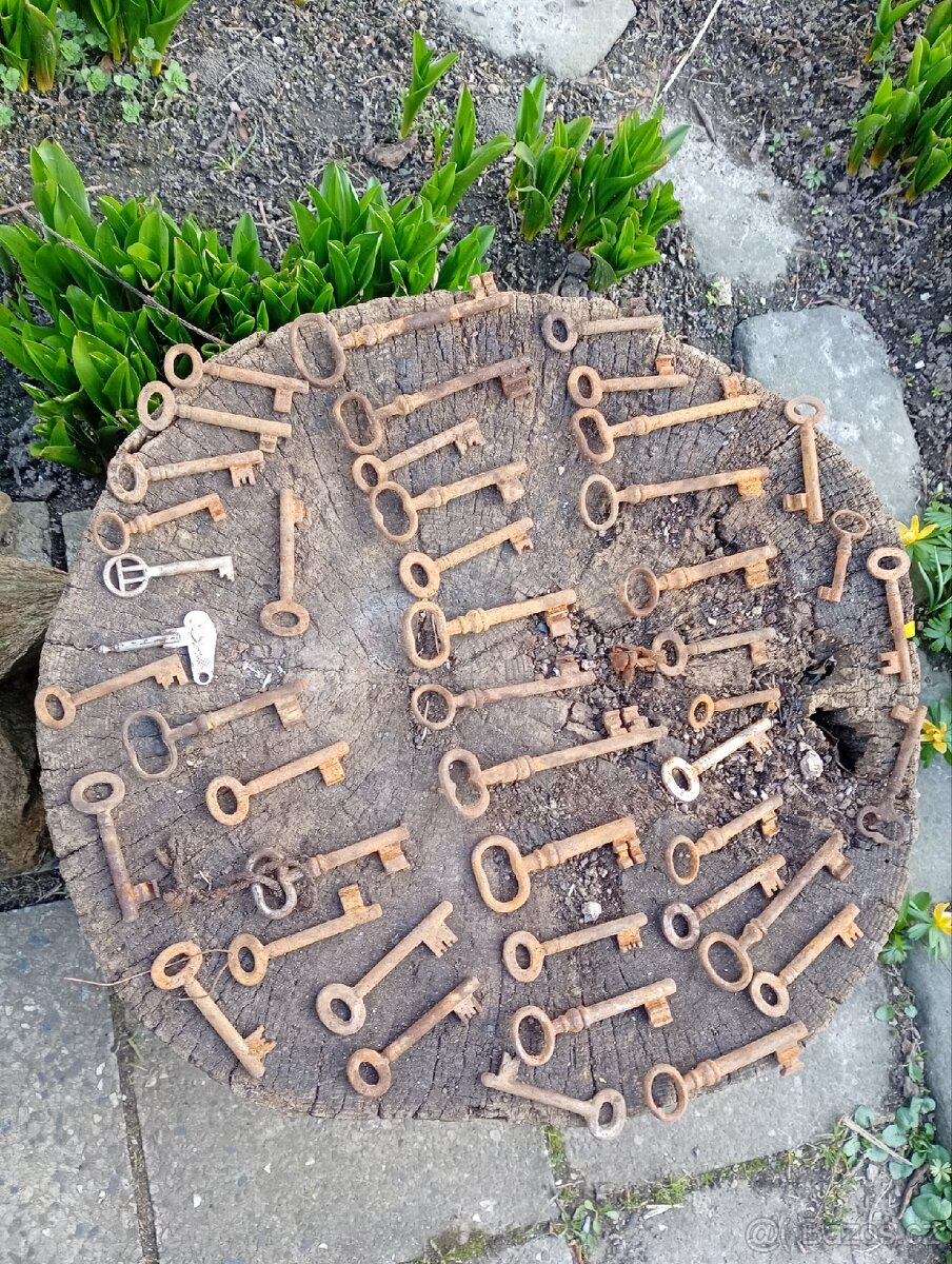 Různé Staré Klíče - 2