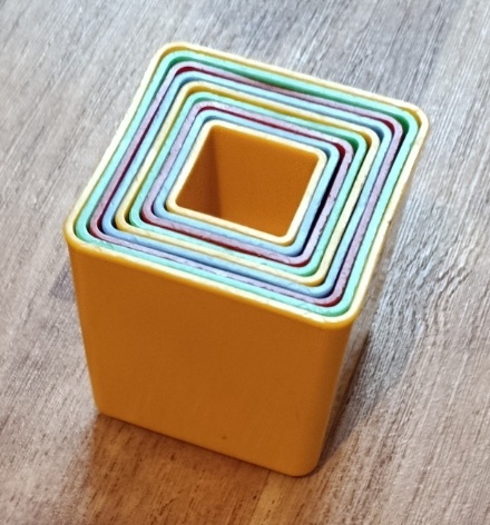 Retro pyramida z kostek – značka Směr - 2