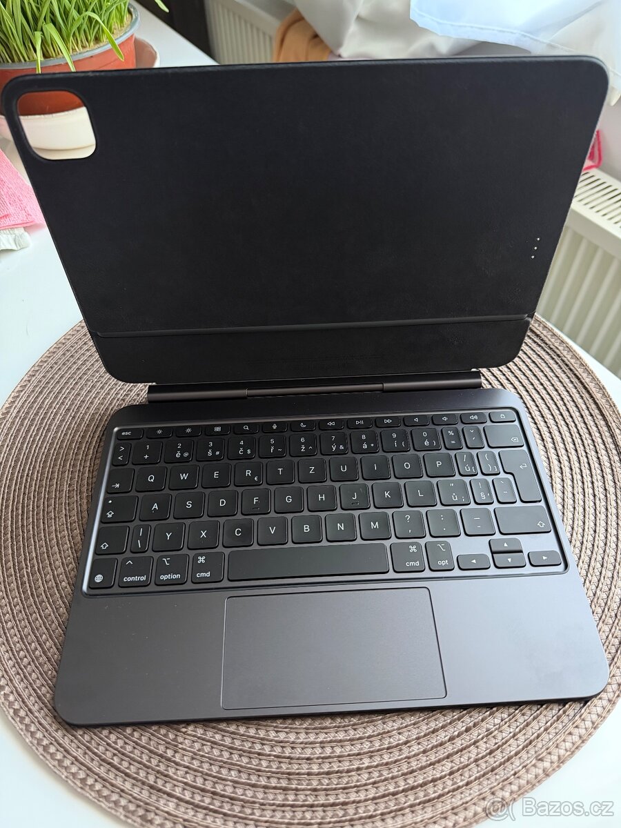 Apple Magic Keyboard (2025) iPad Pro 11" klávesnice CZ čern - 2