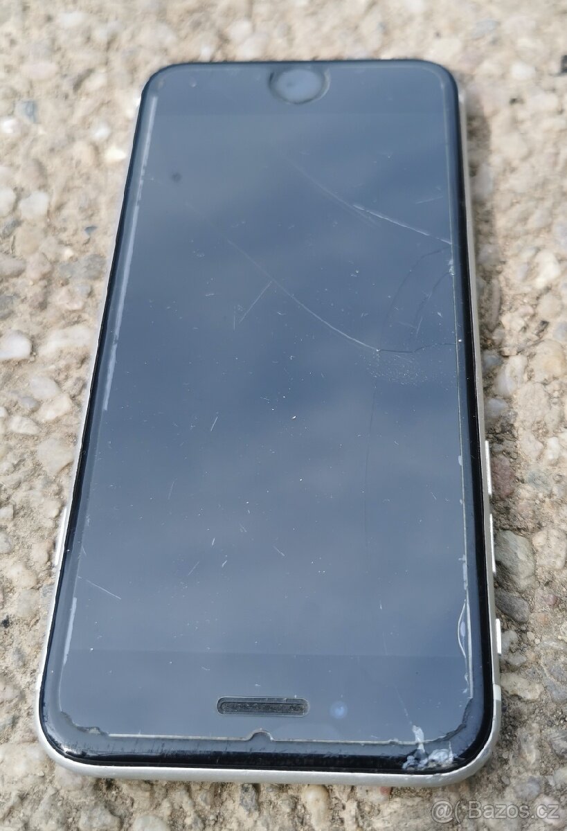 Nějaký iPhone 7 ? iPhone 8? - 2