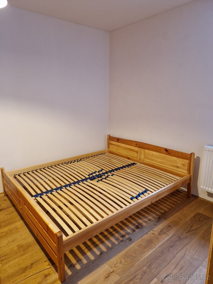Dřevěná postel dvoulůžko - 2
