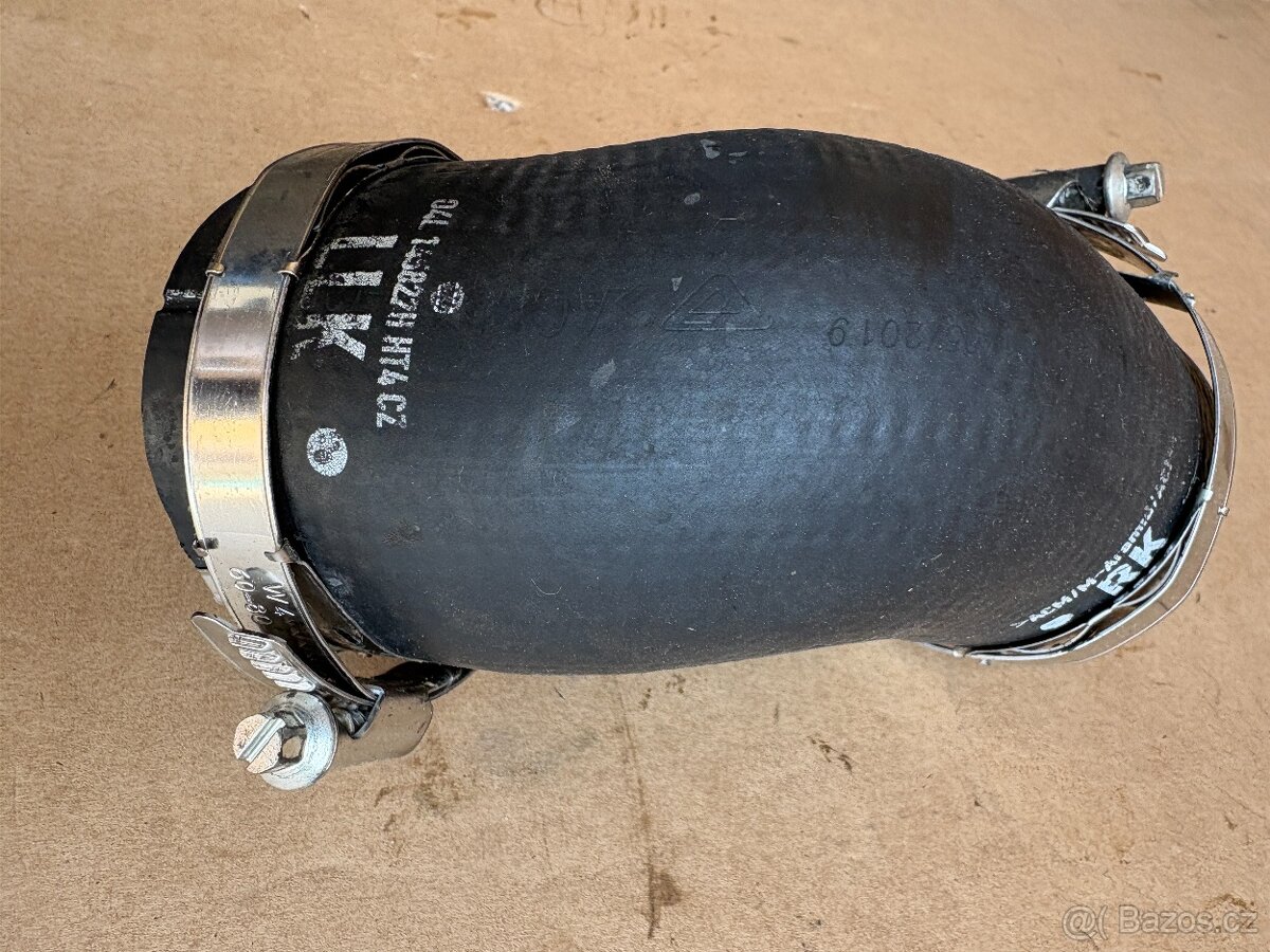 04L145822H VW T6 Crafter Hadice plnicího vzduchu 2.0 Tdi - 2