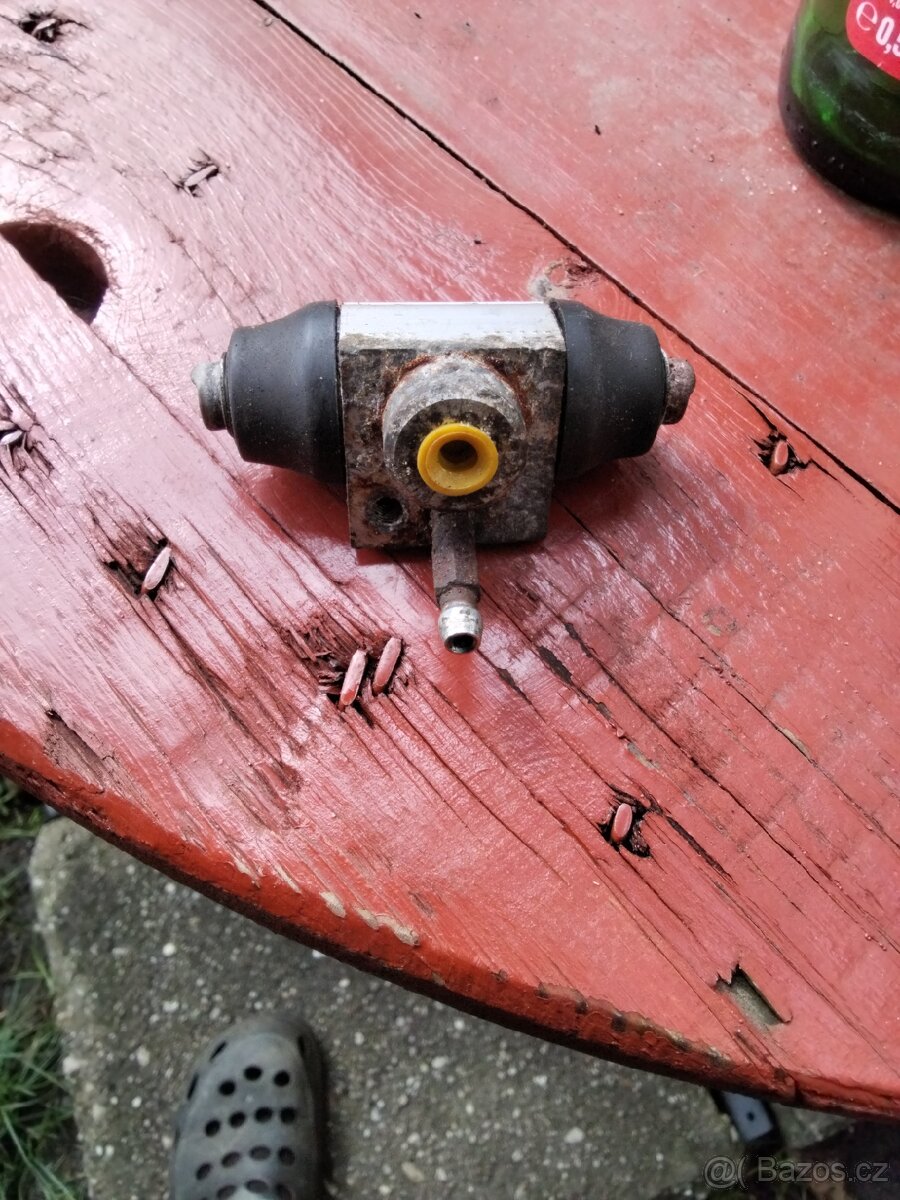 Brzdový prasátko Octavie 1 - 2