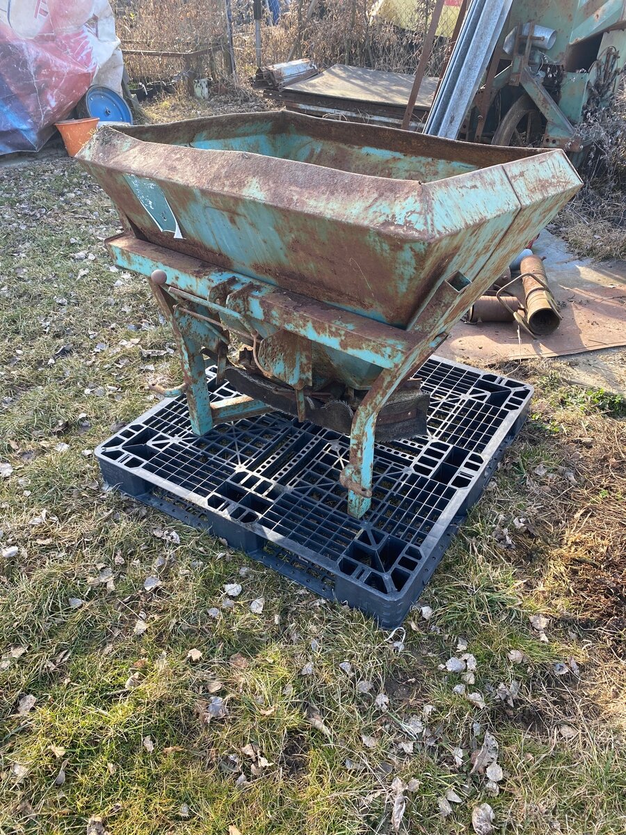 Rozmetadlo průmyslových hnojiv za malotraktor - 2