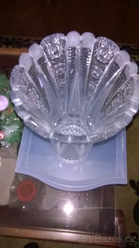 broušená váza výška cca 38 cm a broušené sklo - 2