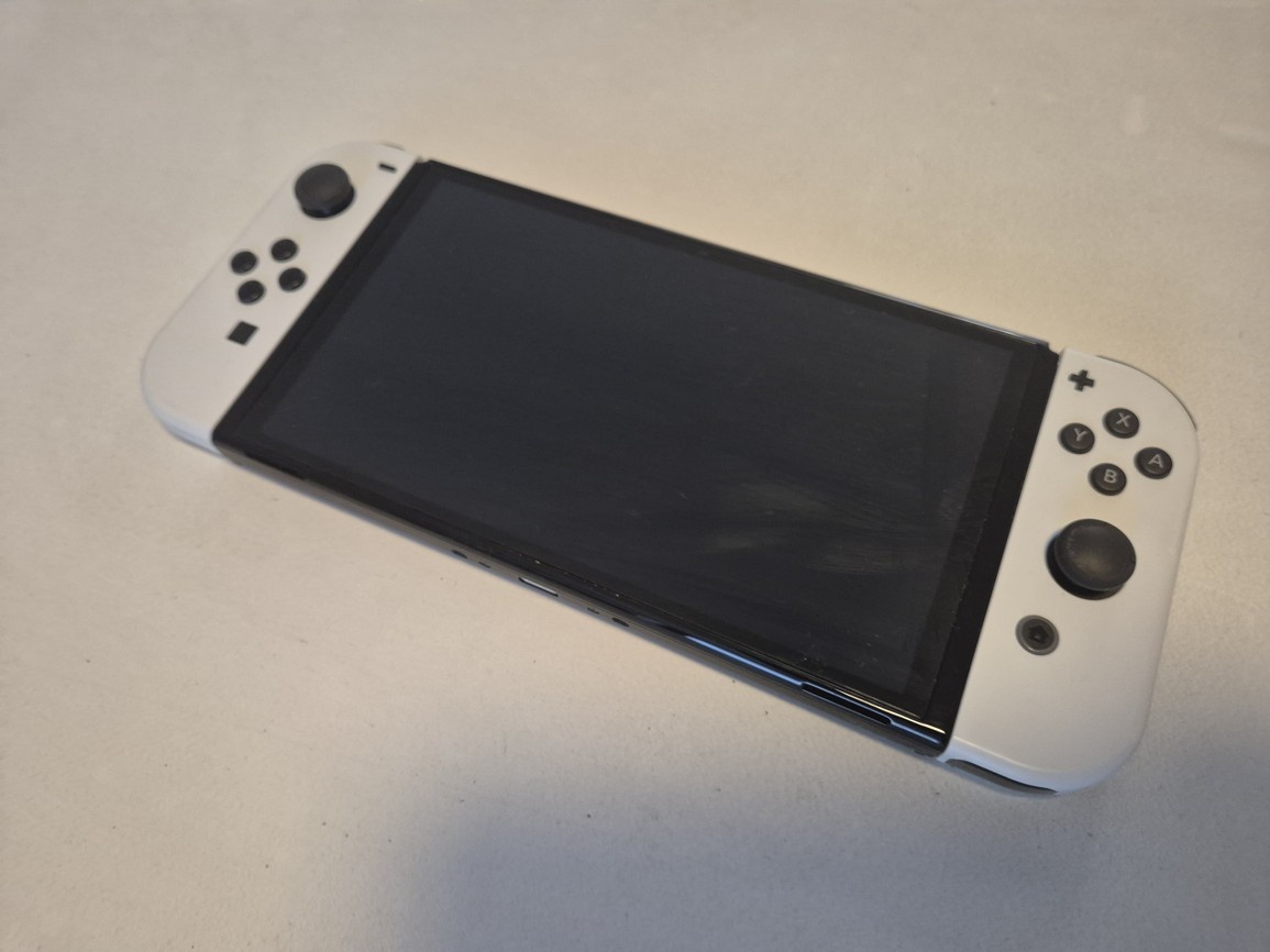 NINTENDO SWITCH OLED - 2