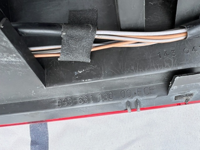 Porsche 911 (993) - zadní světelná lišta - 2