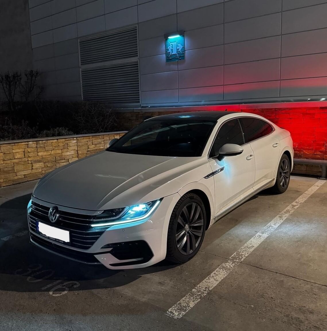 Volkswagen Arteon 2.0 TDI R-Line 140kW190HP - Dohoda možná - 2