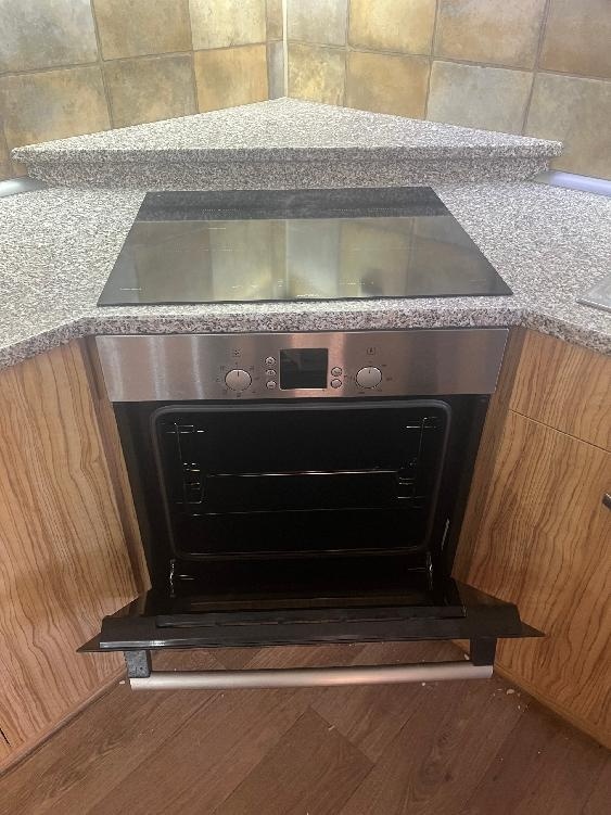 Kuchyňská linka 2,5 x 2,5 m - 2