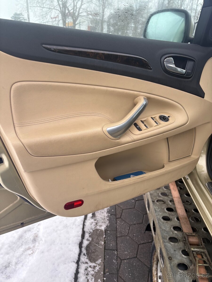 Ford Mondeo mk4 interiér sedačky - 2