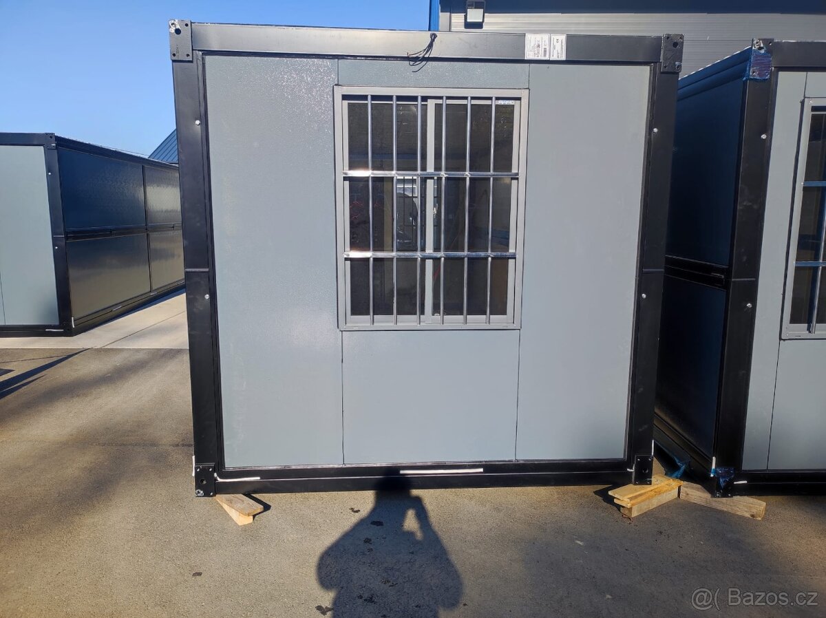 Stavební buňka 6x2,5 m s elektroinstalací, okny a mřížemi – - 2