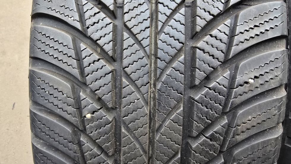 Zimní pneu 215/65/17 Bridgestone - 2