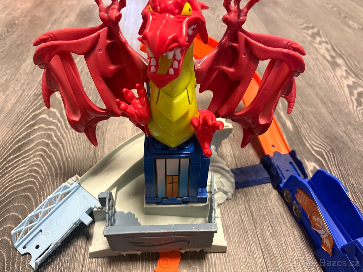 Hot Wheels souboj s drakem - 2