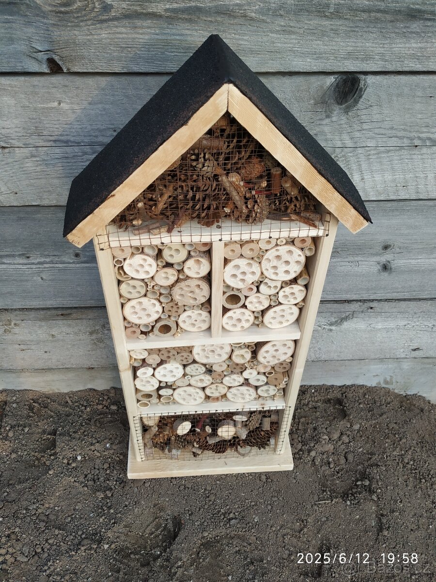 VELKÝ HMYZÍ HOTEL - 2