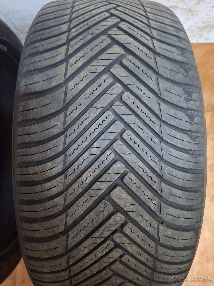 Celoroční pneu 225/40/18 Hankook - 2