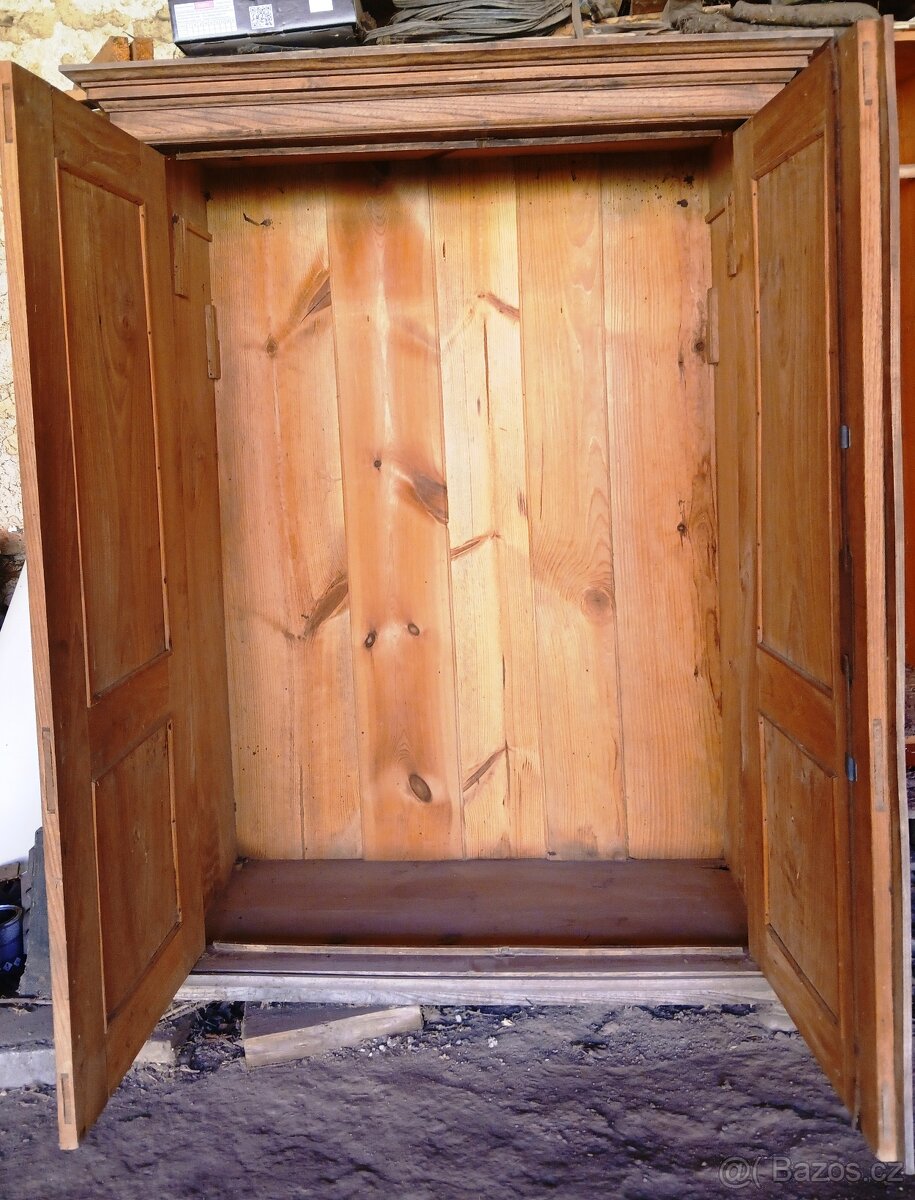 Starožitná prvorepubliková šatní skříň - 2