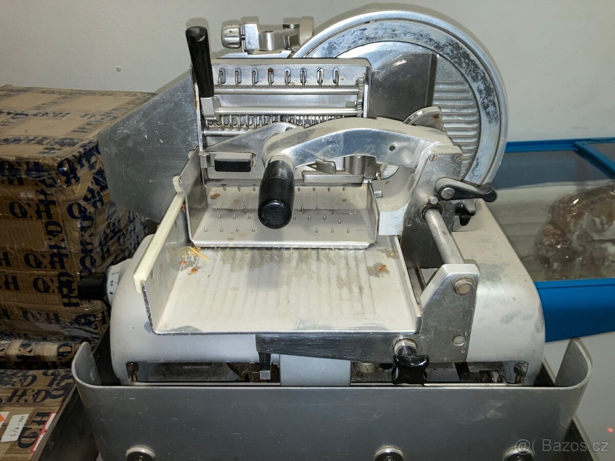 Nářezák. Nářezový stroj Bizerba - 2