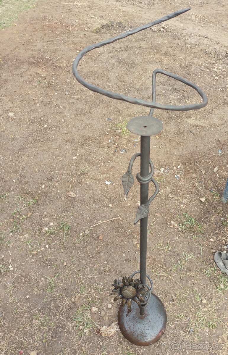 Ručně kovaný stojan - 2