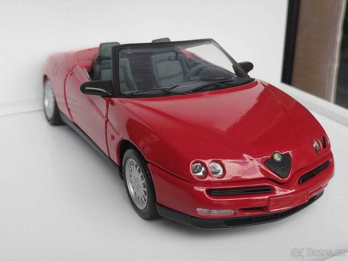 1:18 Alfa Romeo Spider - 2