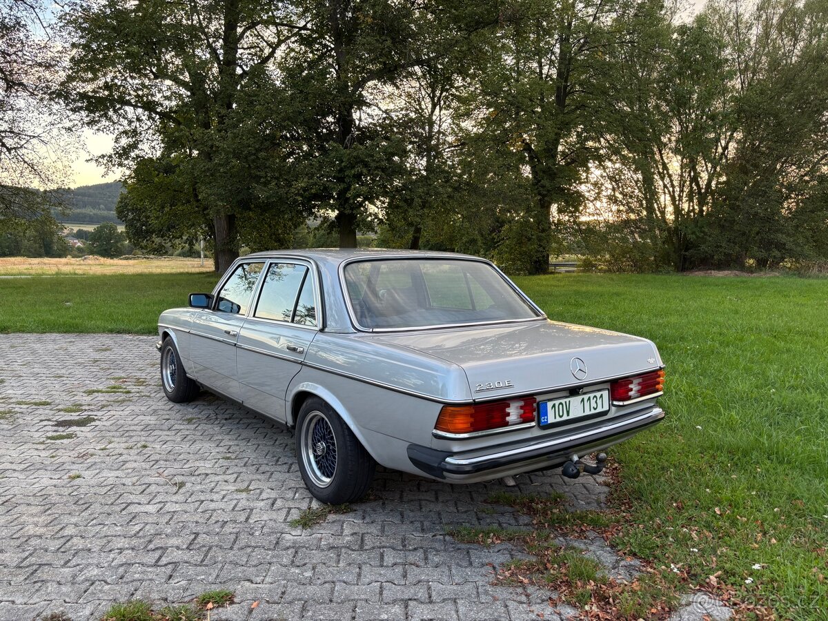 Mercedes w123 230e - 2