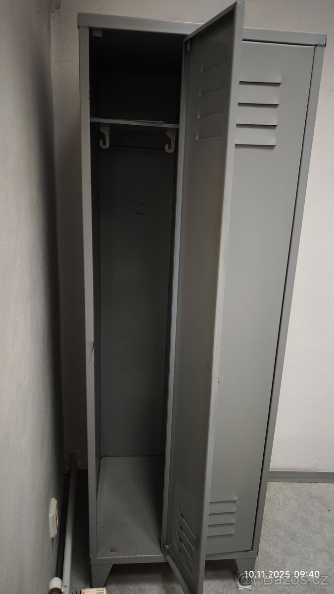 ŠATNÍ SKŘÍŇ PLECHOVÁ - 2