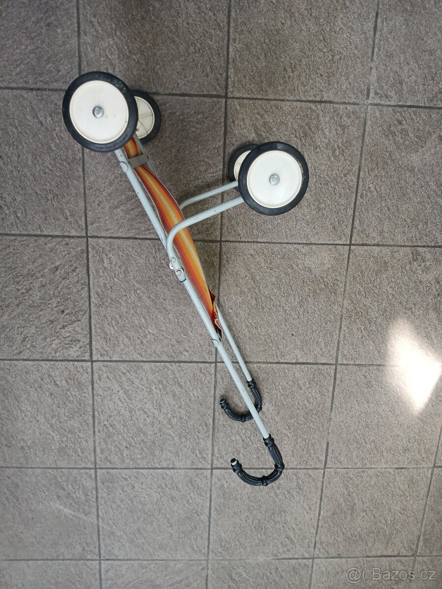 Retro kočárek pro panenky - 2
