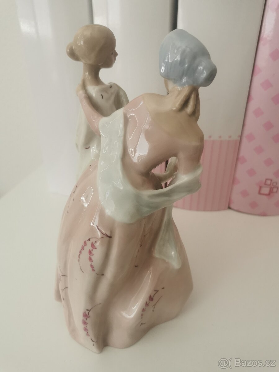 Dve dámy s klobúkmi Royal Dux - 2