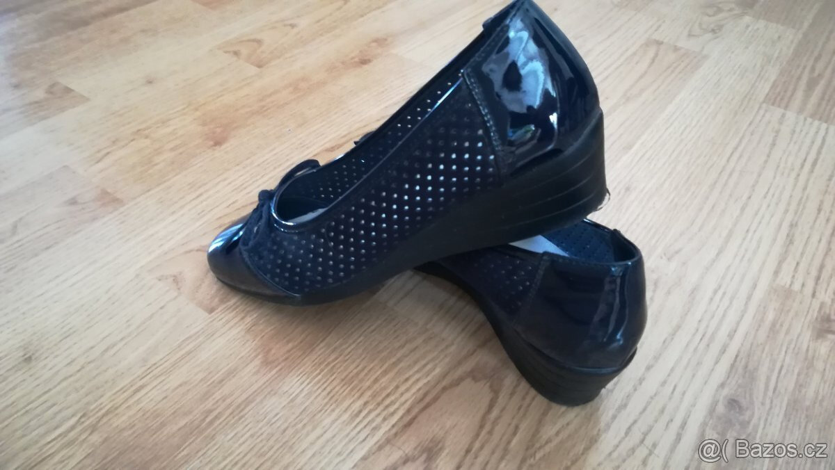 Prodám nové tmavěmodré lodičky - 2
