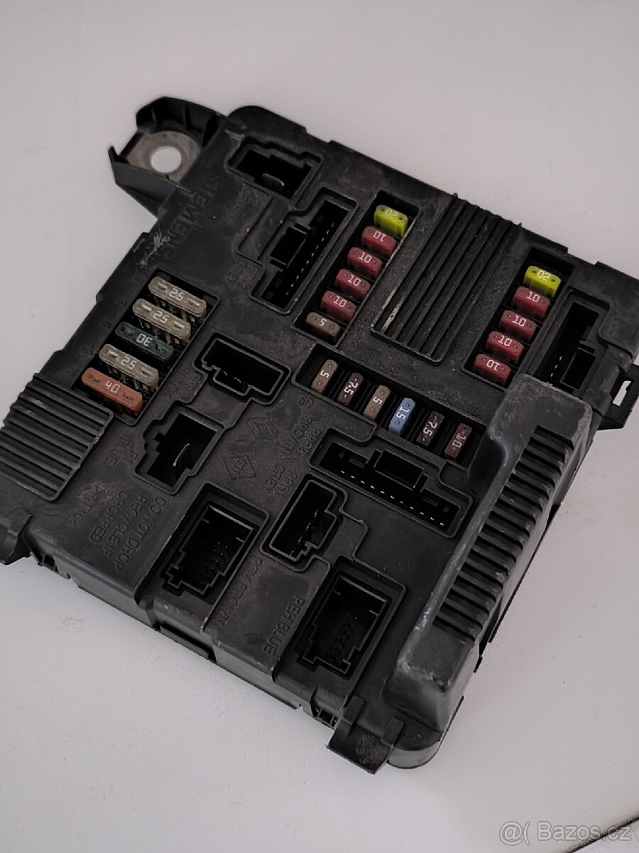 Renault pojistková skříňka UPC - 2