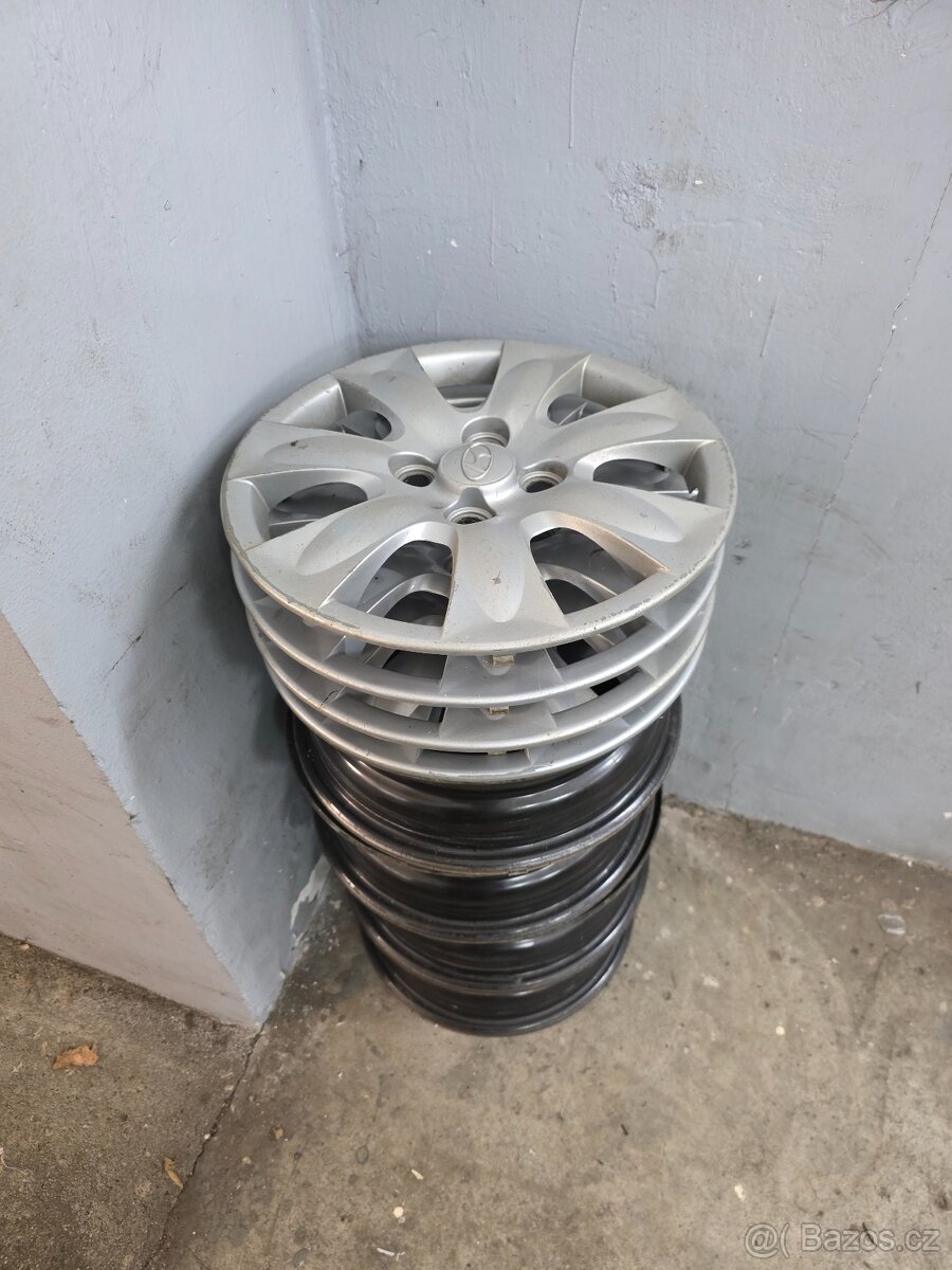 4x100 R14 + puklice Hyundai. - 2