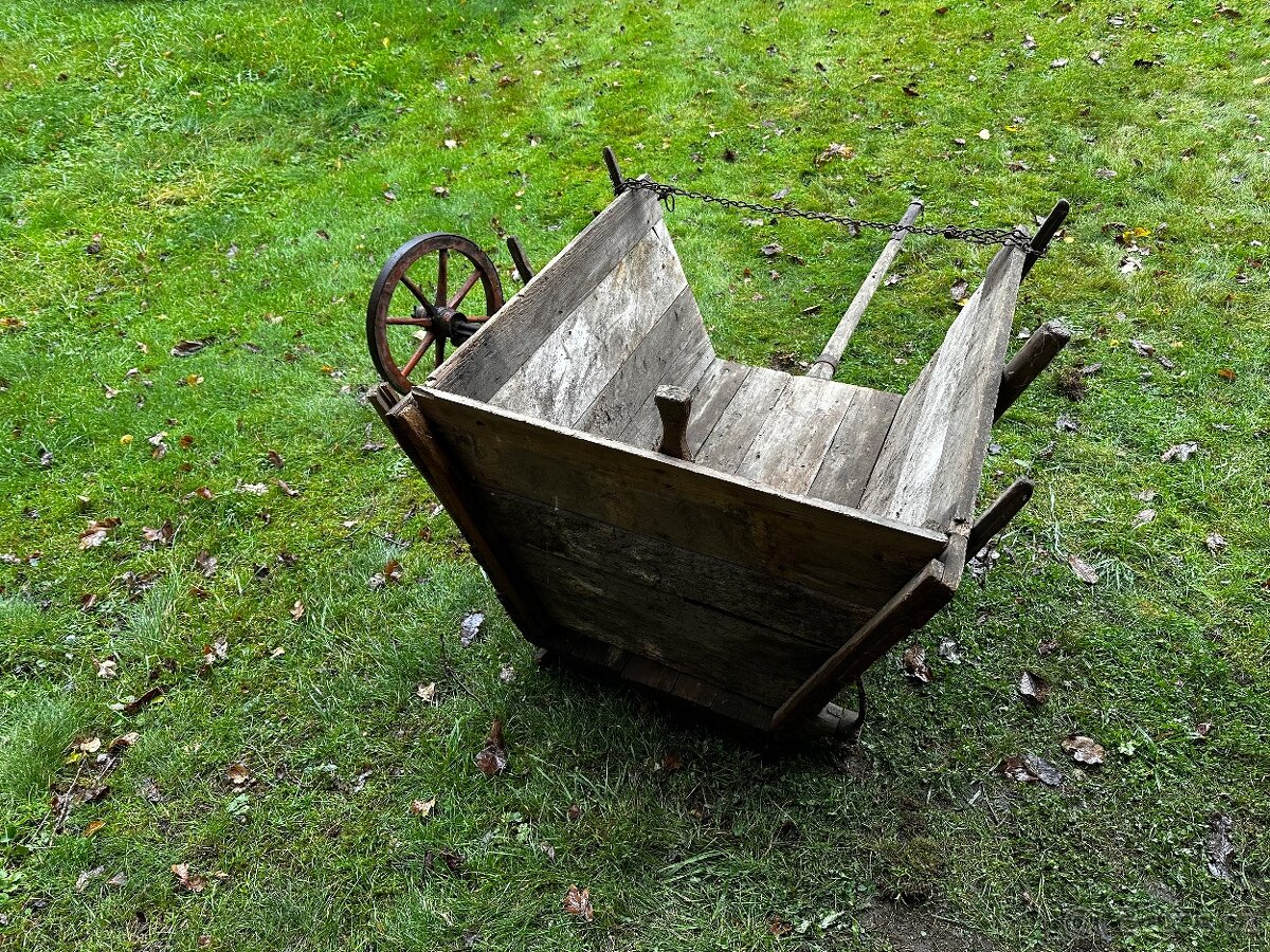 Historicky dvoukolak s loukotovymi koly - 2