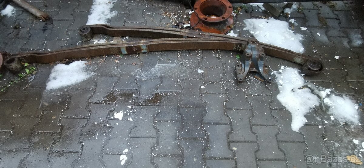 Listová pera na Renault Midlum - 2