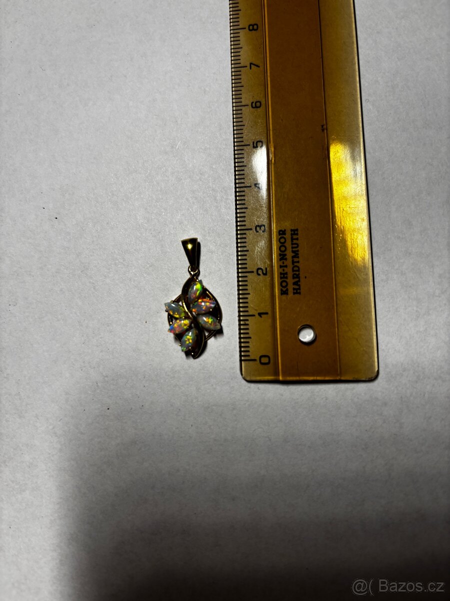 Přívěsek zlatý s opály - 2