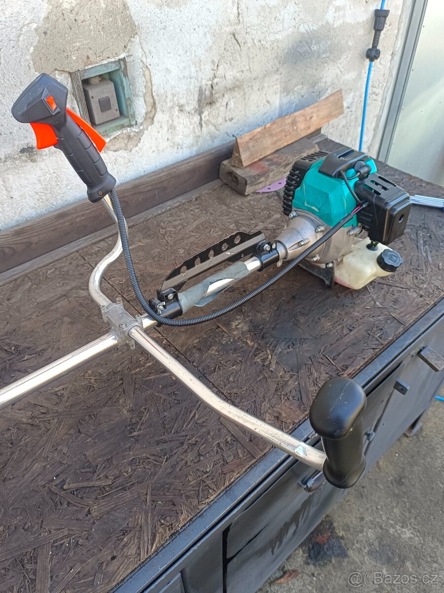 Benzínový křovinořez - 2