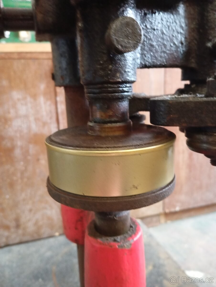 ZAVÍRAČKA KONZERV - 2