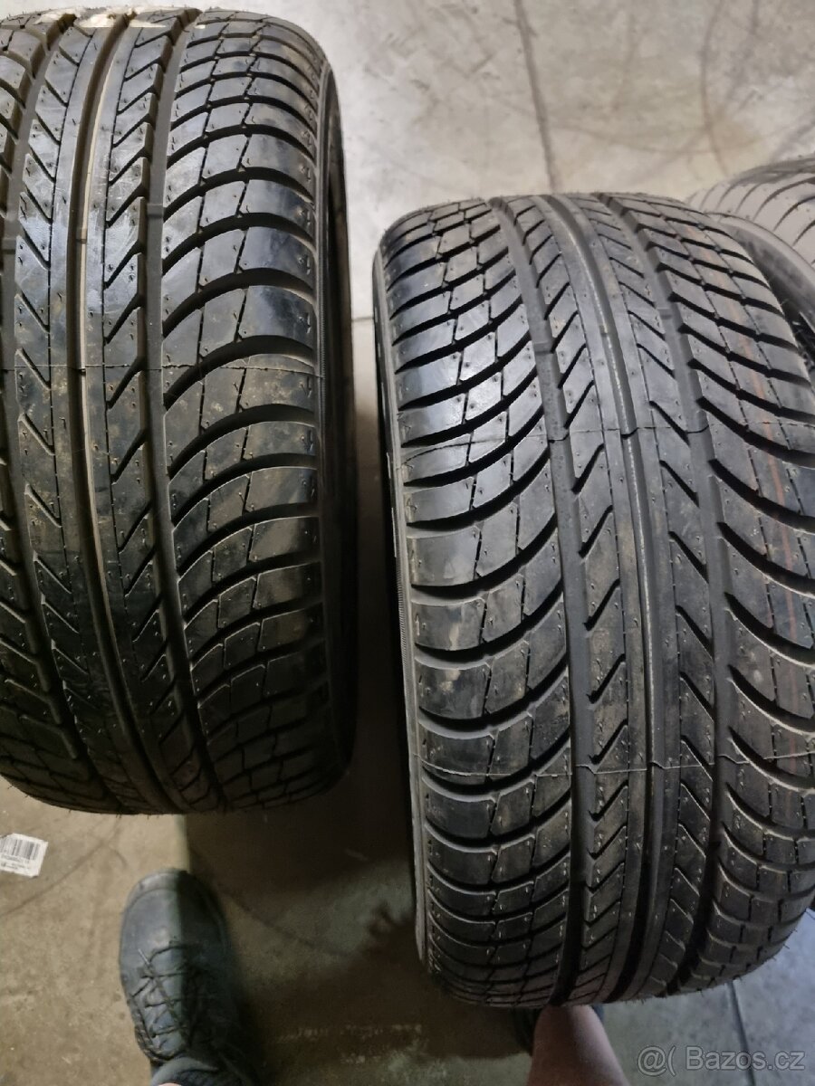 225/50R15 Letní pneu - 2